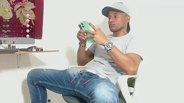 Snapshot of maik__alen chatting on November 27, 2025, 1:44 pm maik alen online show from November 27, 2025, 1:44 pm