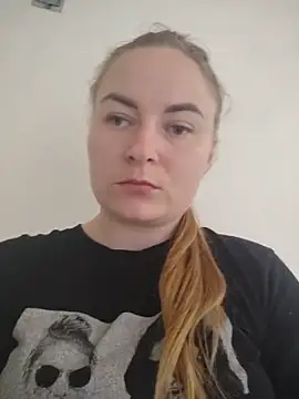 Snapshot of ElenaMaeer chatting on June 7, 2026, 10:42 am ElenaMaeer online show from June 7, 2026, 10:42 am