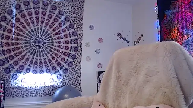 kellywildnnout online show from February 19, 2025, 8:10 pm