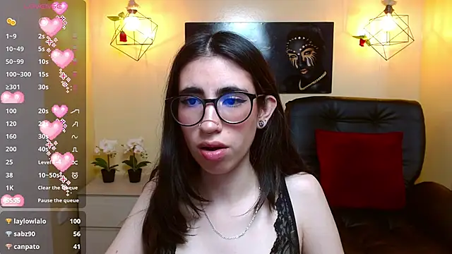 Snapshot of LenaRoses chatting on December 4, 2024, 8:12 pm LenaRoses online show from December 4, 2024, 8:12 pm
