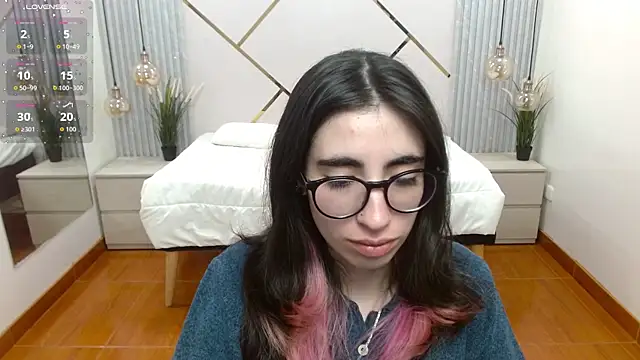 Snapshot of LenaRoses chatting on September 19, 2025, 7:29 pm LenaRoses online show from September 19, 2025, 7:29 pm