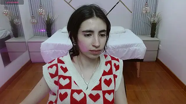 Snapshot of LenaRoses chatting on September 26, 2025, 8:27 pm LenaRoses online show from September 26, 2025, 8:27 pm