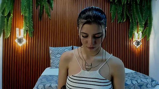 Snapshot of alice_greco chatting on June 19, 2026, 1:17 pm alice greco online show from June 19, 2026, 1:17 pm