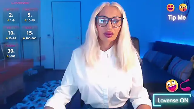 beauty chl0e online show from October 4, 2025, 8:43 pm