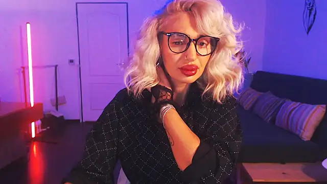 beauty chl0e online show from December 20, 2024, 8:12 pm