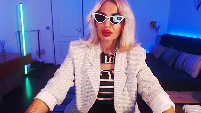 beauty chl0e online show from December 8, 2024, 12:13 am