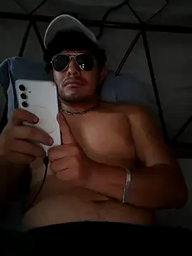 GusssHOT online show from October 3, 2025, 10:11 pm