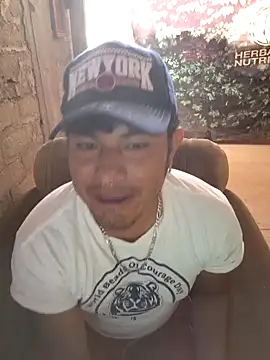 Snapshot of GusssHOT chatting on May 27, 2026, 6:48 pm GusssHOT online show from May 27, 2026, 6:48 pm
