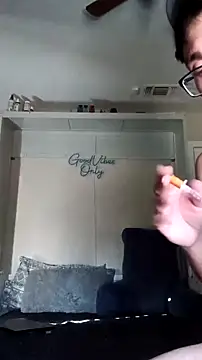 Snapshot of lRainbowBoy chatting on February 5, 2026, 9:43 pm lRainbowBoy online show from February 5, 2026, 9:43 pm