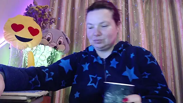 amorelara online show from April 16, 2026, 5:52 am