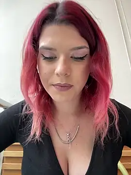 Snapshot of RiriRoseey chatting on February 10, 2026, 9:08 am RiriRoseey online show from February 10, 2026, 9:08 am