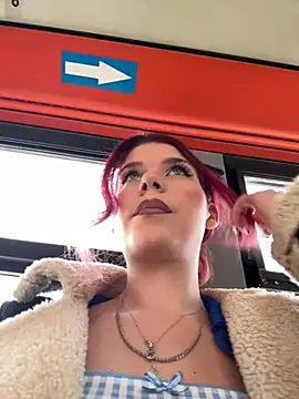 Snapshot of RiriRoseey chatting on February 12, 2026, 8:36 am RiriRoseey online show from February 12, 2026, 8:36 am