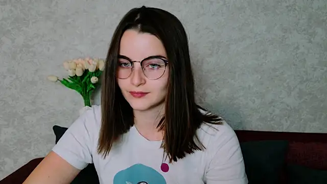 Miss Arwen online show from September 19, 2025, 3:05 pm