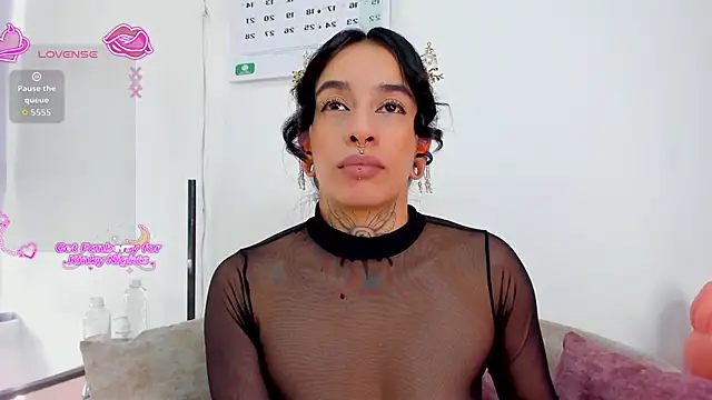 quimeralady online show from February 18, 2026, 6:26 pm