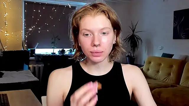 StellaDavis online show from February 19, 2025, 1:06 pm