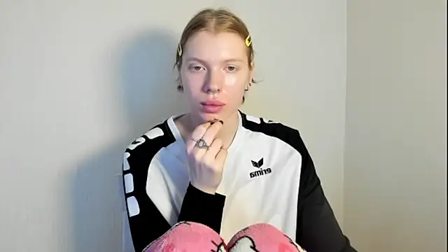 StellaDavis online show from November 6, 2025, 10:08 am