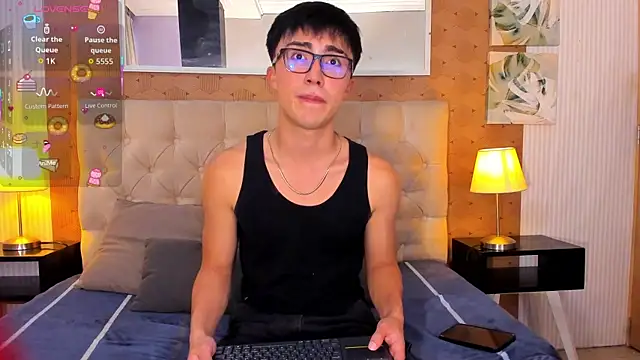 santi-fabulous online show from September 29, 2025, 8:25 pm