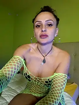 dolcevita002 online show from February 3, 2026, 7:35 am