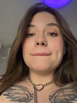 Vikki toriya online show from April 17, 2026, 6:33 pm