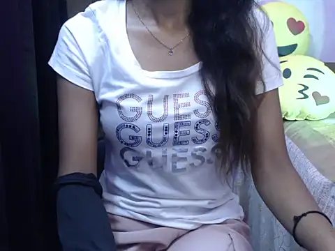 Angel kiyara online show from October 5, 2025, 6:31 pm