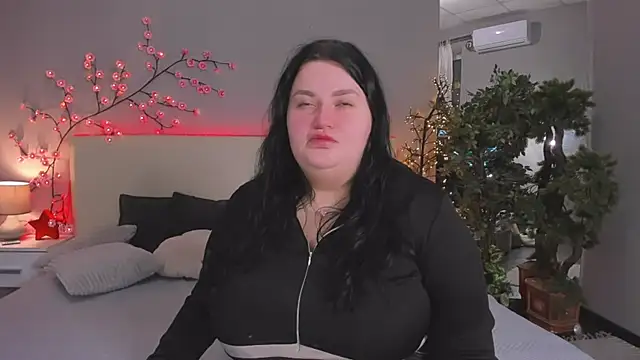 MonaSteele online show from February 4, 2026, 2:01 pm