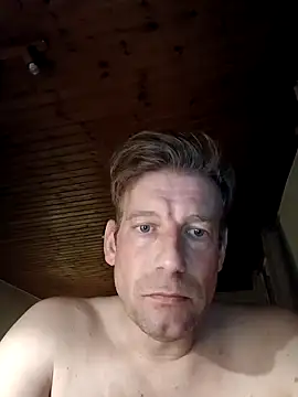 MArciQuarky online show from February 12, 2025, 10:15 pm