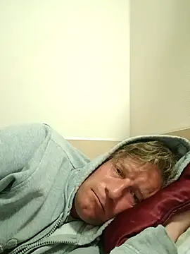 MArciQuarky online show from September 14, 2025, 6:52 pm