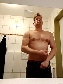 MArciQuarky online show from September 13, 2025, 3:45 pm