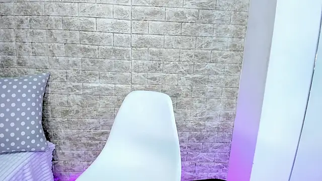 bonnie-love online show from December 17, 2025, 8:03 pm