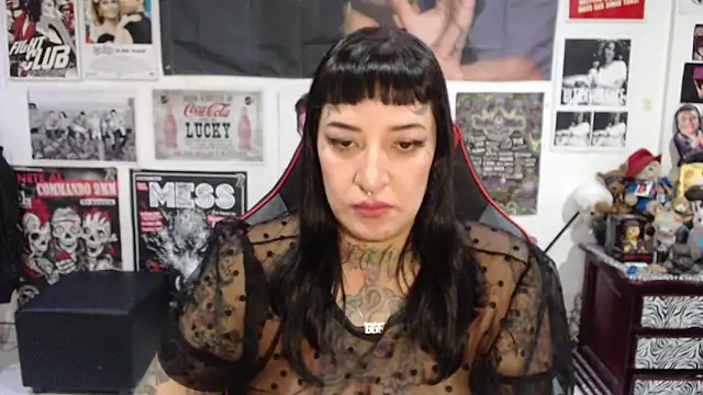 Snapshot of Rollyderolandia666 chatting on December 3, 2025, 10:31 pm Rollyderolandia666 online show from December 3, 2025, 10:31 pm