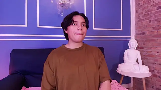 Emmapark  online show from November 13, 2025, 1:09 am