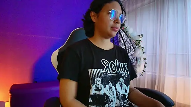 Emmapark  online show from March 22, 2026, 7:26 pm