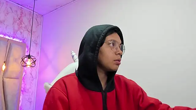 Emmapark  online show from March 20, 2025, 11:16 am