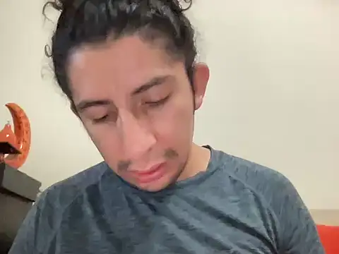 littlelatinhunter online show from November 23, 2025, 11:53 am