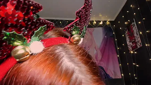 Snapshot of FruttiTatti chatting on December 5, 2024, 11:23 pm FruttiTatti online show from December 5, 2024, 11:23 pm