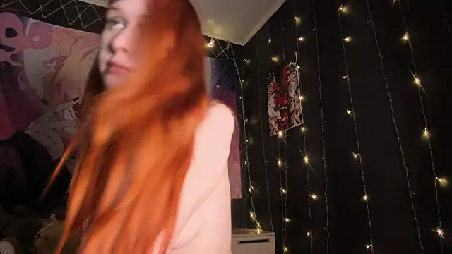 Snapshot of FruttiTatti chatting on December 3, 2024, 11:40 pm FruttiTatti online show from December 3, 2024, 11:40 pm