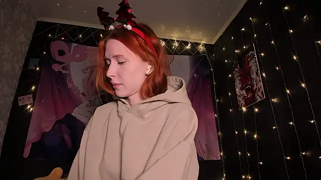 Snapshot of FruttiTatti chatting on December 8, 2024, 11:40 pm FruttiTatti online show from December 8, 2024, 11:40 pm