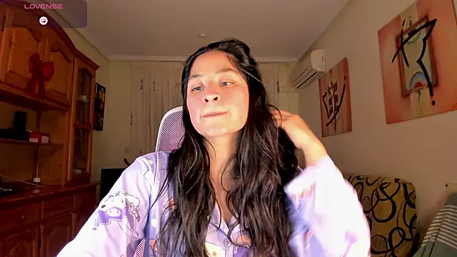 Snapshot of bella_apont chatting on February 17, 2025, 6:28 pm bella apont online show from February 17, 2025, 6:28 pm