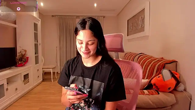 Snapshot of bella_apont chatting on October 10, 2025, 11:27 pm bella apont online show from October 10, 2025, 11:27 pm