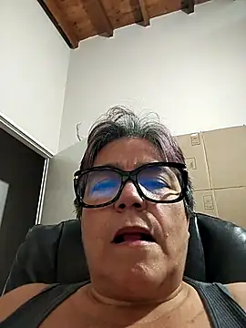 MARIANMILLS   online show from April 17, 2026, 10:56 pm