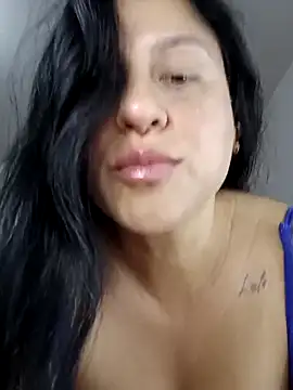 whitegirl0122 online show from December 20, 2025, 9:39 pm