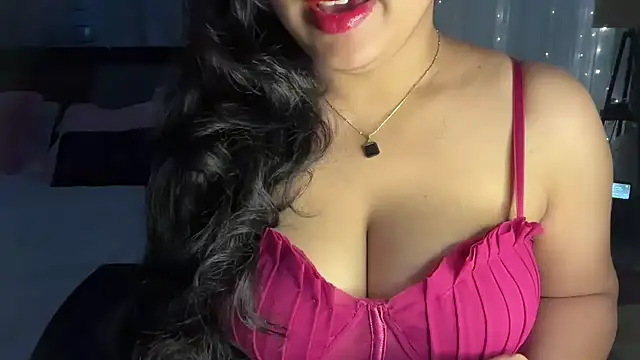 Snapshot of Spice-Summi chatting on May 5, 2026, 9:12 am Spice-Summi online show from May 5, 2026, 9:12 am