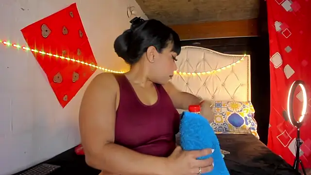 Elettrahot  online show from February 19, 2026, 5:26 am