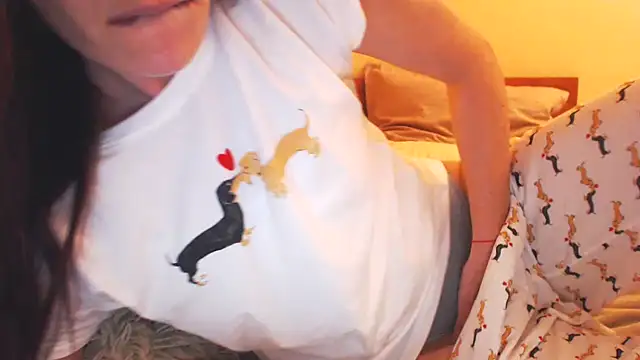 Snapshot of LovelyAndraGirl chatting on February 7, 2026, 6:49 pm LovelyAndraGirl online show from February 7, 2026, 6:49 pm