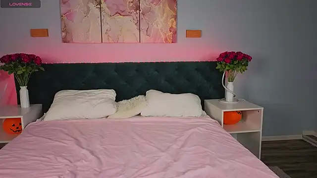 Kelly Hardy online show from November 12, 2025, 12:59 am