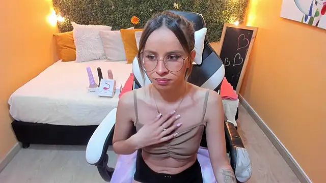 Snapshot of Violeta_Hernandez chatting on December 19, 2024, 3:41 pm Violeta Hernandez online show from December 19, 2024, 3:41 pm