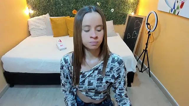 Snapshot of Violeta_Hernandez chatting on December 20, 2024, 12:27 pm Violeta Hernandez online show from December 20, 2024, 12:27 pm