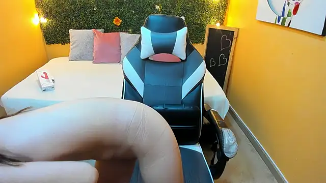 Snapshot of Violeta_Hernandez chatting on January 16, 2025, 12:52 pm Violeta Hernandez online show from January 16, 2025, 12:52 pm