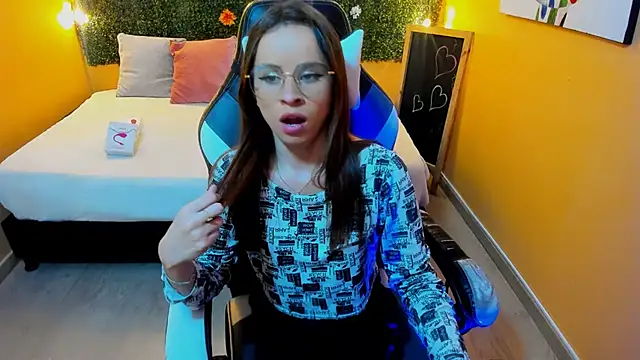 Snapshot of Violeta_Hernandez chatting on January 22, 2025, 1:53 pm Violeta Hernandez online show from January 22, 2025, 1:53 pm