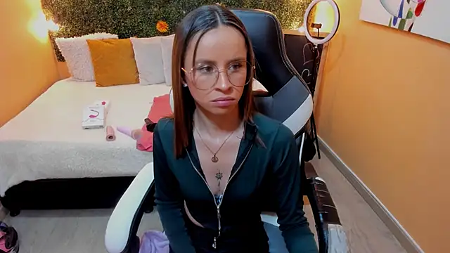 Snapshot of Violeta_Hernandez chatting on December 21, 2024, 3:53 pm Violeta Hernandez online show from December 21, 2024, 3:53 pm